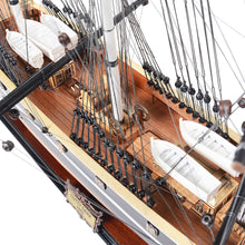 Load image into Gallery viewer, CUTTY SARK MODEL SHIP NO SAILS | Museum-quality | Fully Assembled Wooden Ship Models
