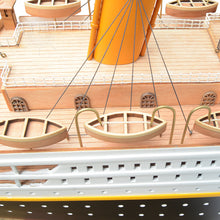 Load image into Gallery viewer, Come with US, UK and white star flags. The word Titanic and home port Liverpool are painted on the hull.