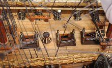 Load image into Gallery viewer, USS CONSTITUTION MIDSIZE WITH DISPLAY CASE | Museum-quality | Fully Assembled Wooden Ship Model