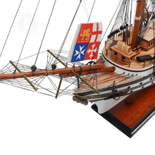 Load image into Gallery viewer, AMERIGO VESPUCCI MODEL SHIP PAINTED MEDIUM | Museum-quality | Fully Assembled Wooden Ship Models