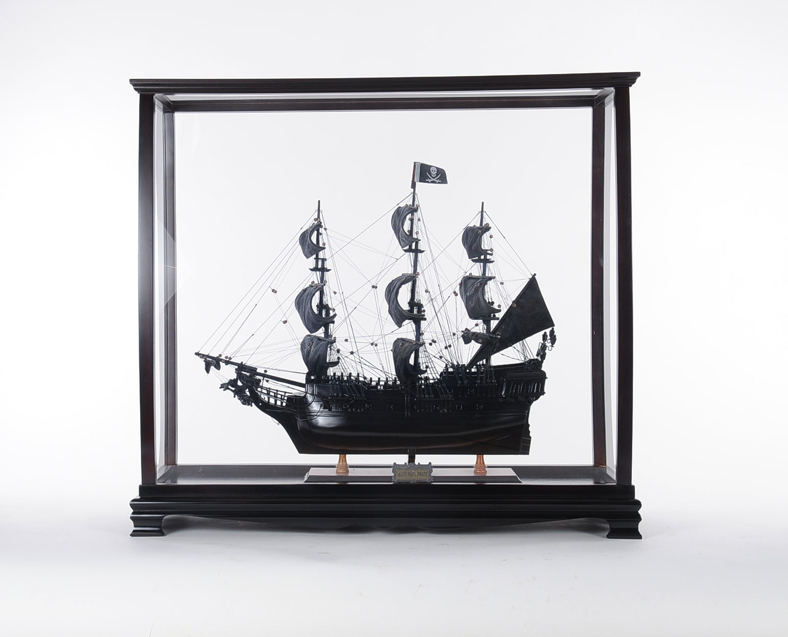 MODEL SHIP DISPLAY CASES- THE OPTIMAL WAY TO SHOWCASE THE VALUE OF YOU ...