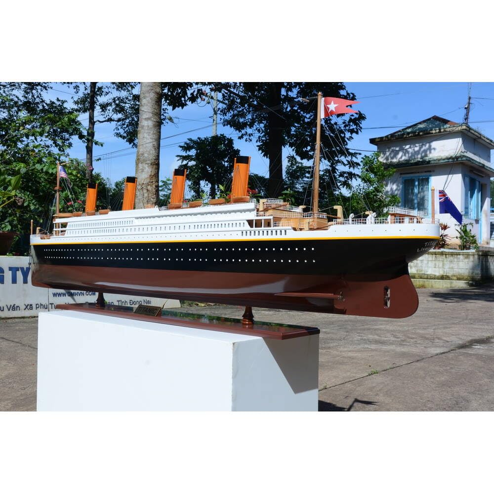 Old Modern Handicrafts Titanic Painted XXL Exclusive Edition Cruiseship Model – Handmade Nautical Décor Gift - 78.7L x 8.9W x 27.6H Inches