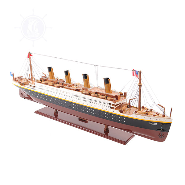 C013 - RMS Titanic Ship Model - Medium