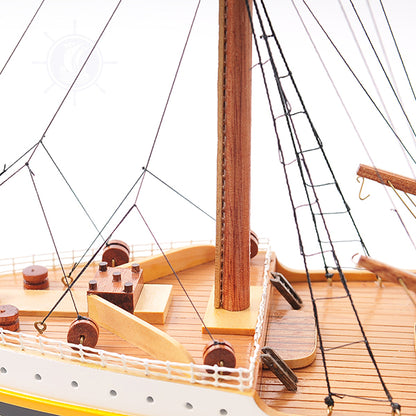 C013 - RMS Titanic Ship Model - Medium