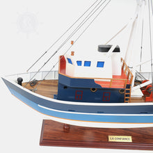 Load image into Gallery viewer, LA CONFIANCE MODEL BOAT PAINTED | Museum-quality | Fully Assembled Wooden Model boats
